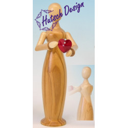 Tugendfigur Liebe mit Kristallherz natur, Edelholz Olive