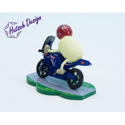 Schaf Racy mit blauem Motorrad 7,5cm