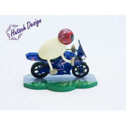 Schaf Racy mit blauem Motorrad 7,5cm