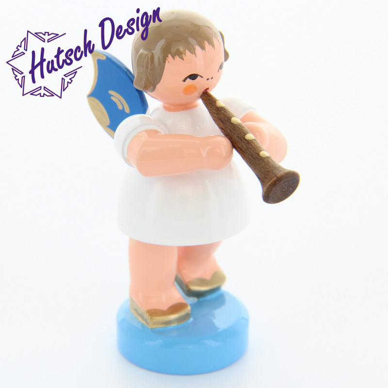 Engel stehend mit Klarinette, blaue Flügel