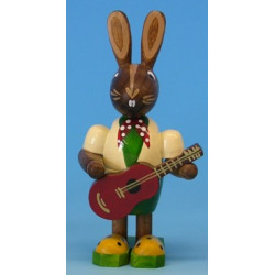 Osterhasenjunge mit Gitarre