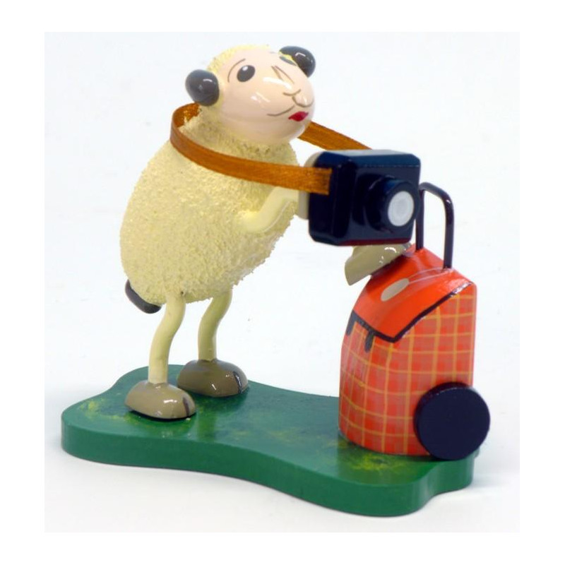 Schaf "Touri" mit Koffer und Fotoapparat