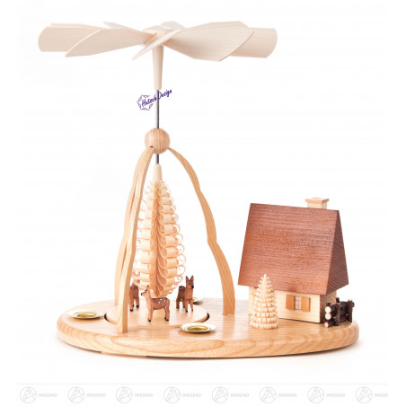 Pyramide mit Rehen und Rauchhaus