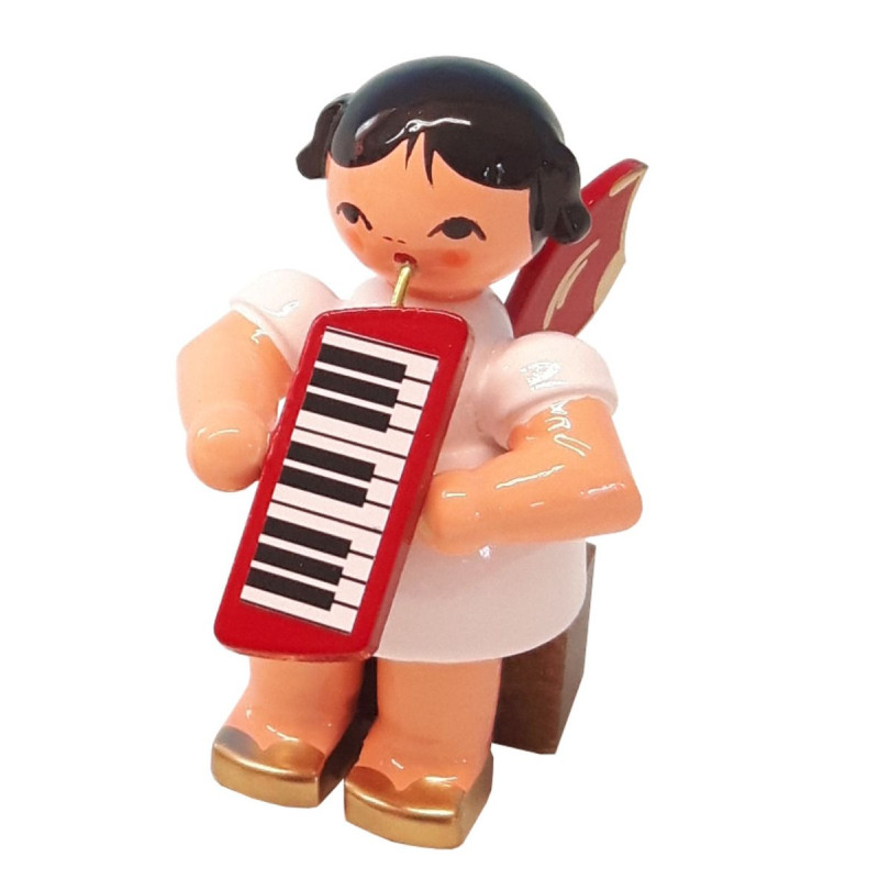 Engel sitzend mit Melodica, rote Flügel