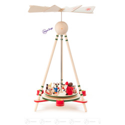Pyramide mit Spielzeug