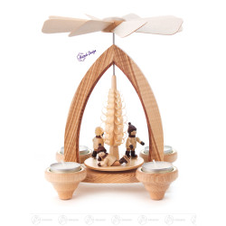 Pyramide mit Eisläufern...