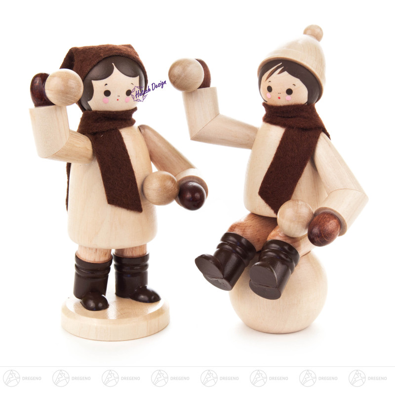 Schneeballschlacht groß natur