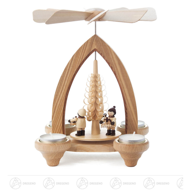 Pyramide mit Striezelkindern, für Teelichte