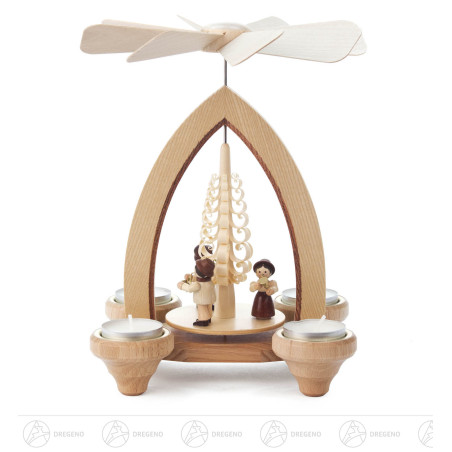 Pyramide mit Bläsertrio, für Teelichte