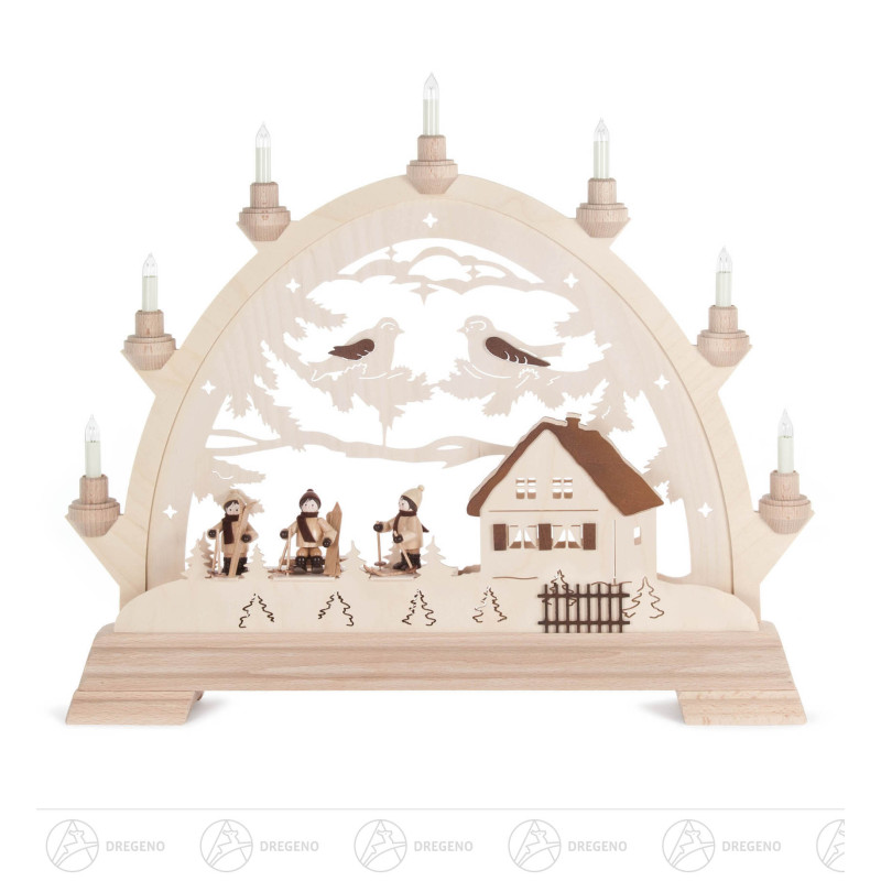 Rundbogen mit Skifahrern, elektrisch beleuchtet