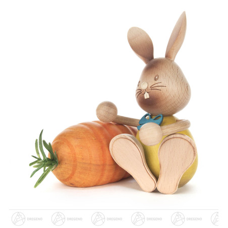 Hase Stupsi mit Möhre