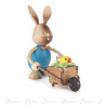 Hase Stupsi mit Schubkarre