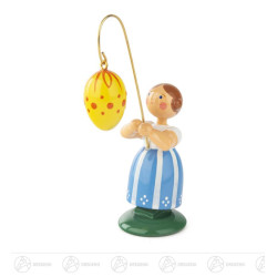 Ostermädchen mit gelbem Ei