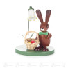 Hase mit Eierkorb und Blume 8cm