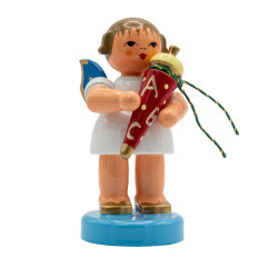 Engel stehend mit...