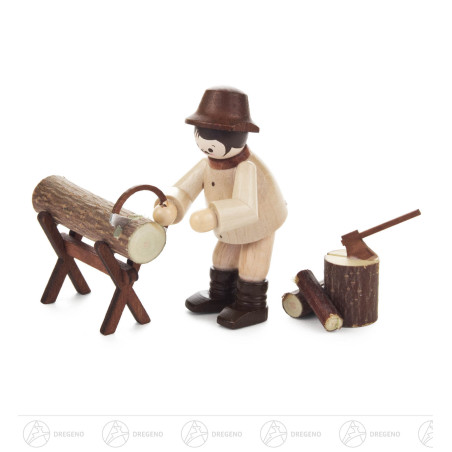 Waldarbeiter beim Sägen natur (3)