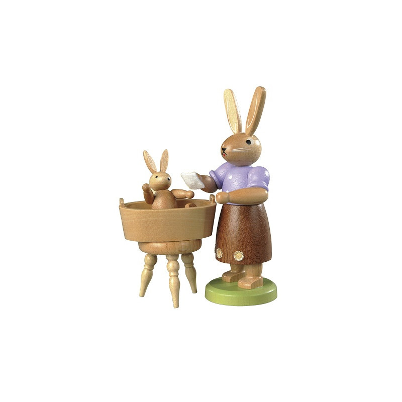 Hasenmutter mit badendem Kind