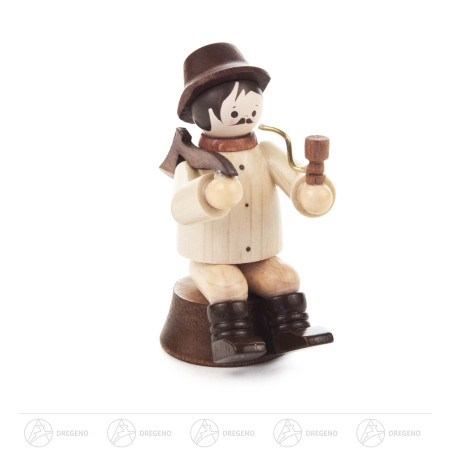 Waldarbeiter sitzend auf Stamm natur