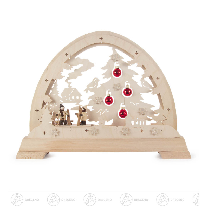 Rundbogen mit Skifahrer, Weihnachtsbaum und roten Kugeln, elektr.Bel./ LED Band 36x49cm