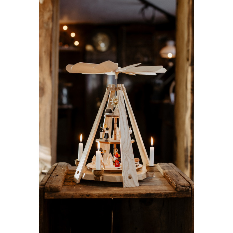 Pyramide mit Seiffener Motiv, gebürstet, bunt