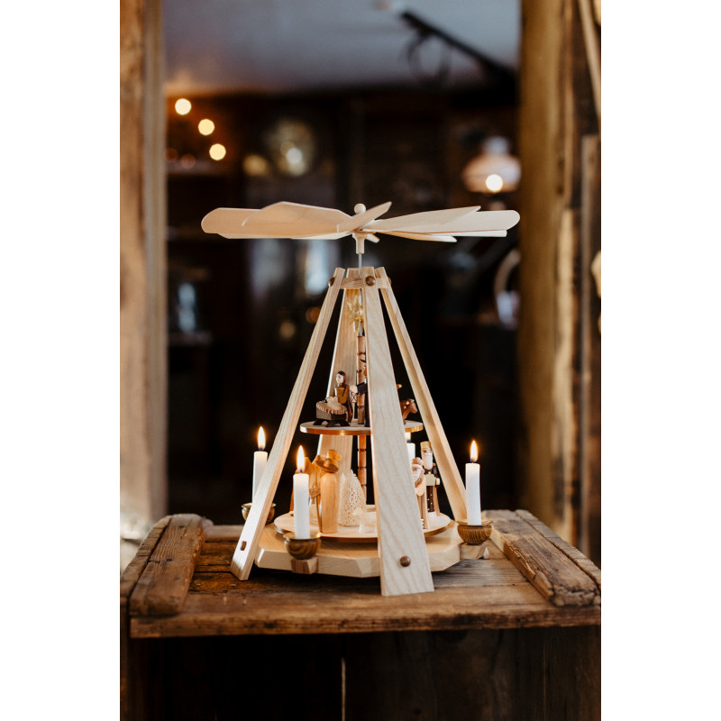 Pyramide mit Krippe, gebürstet