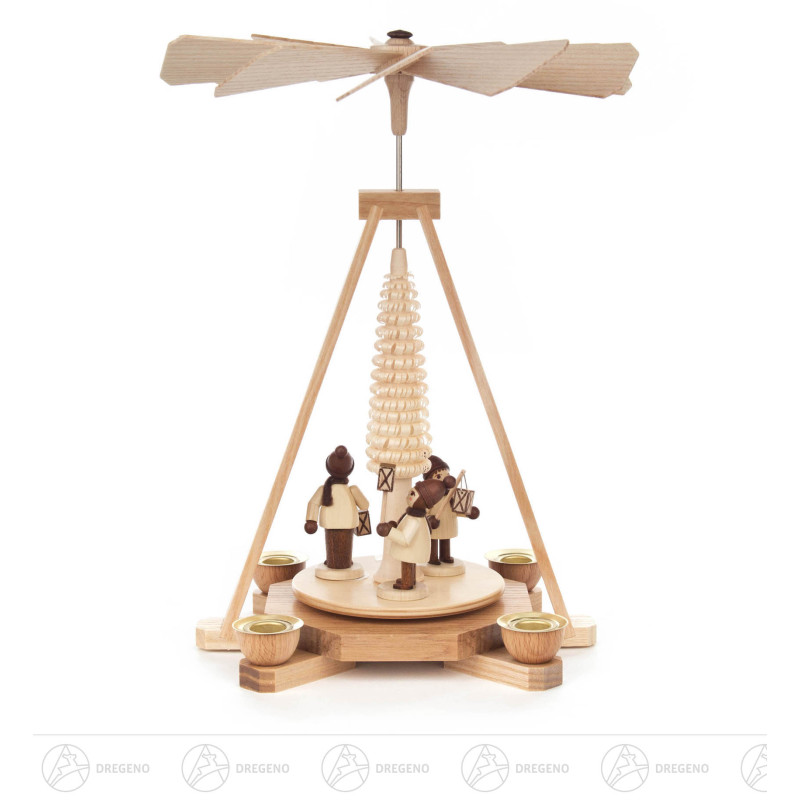Pyramide mit Laternenkindern natur