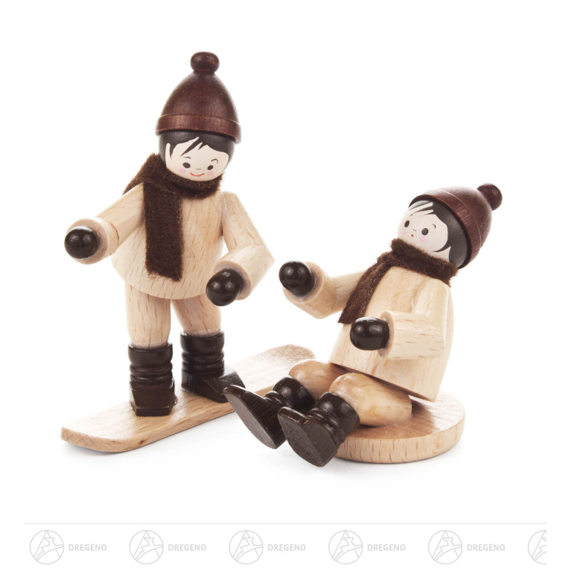 Kinder mit Snowboard und Rutscher natur (2)