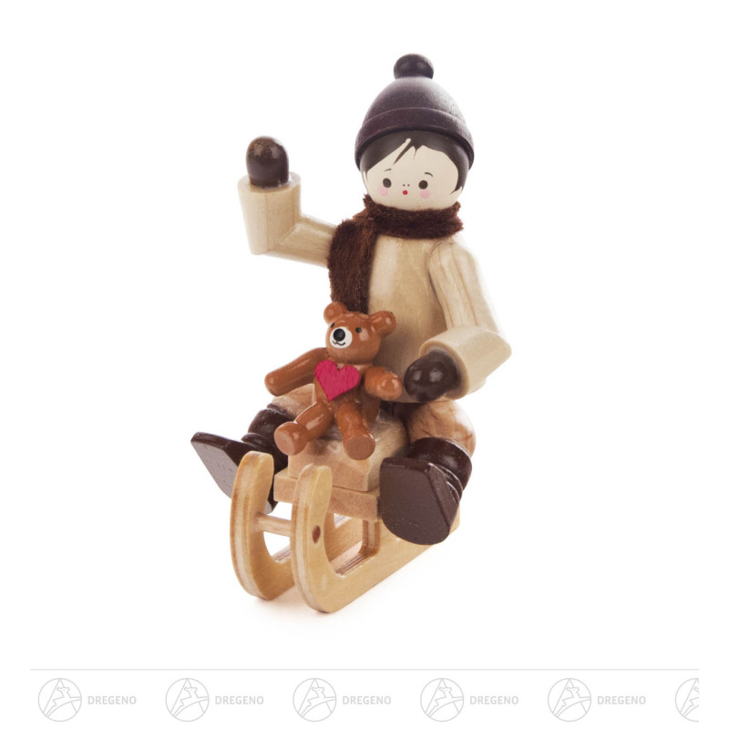 Winterkind mit Teddy auf Schlitten sitzend 6cm